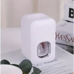 Wall Mounted White Plastic Toothpaste Squeezer/Dispenser for Shower/Bathroom GUC